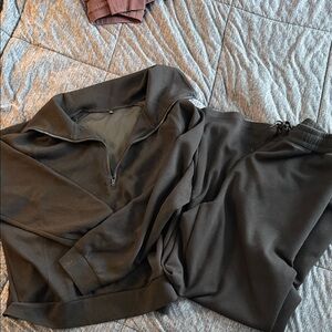 Black Quarter-Zip Pullover Sweatset